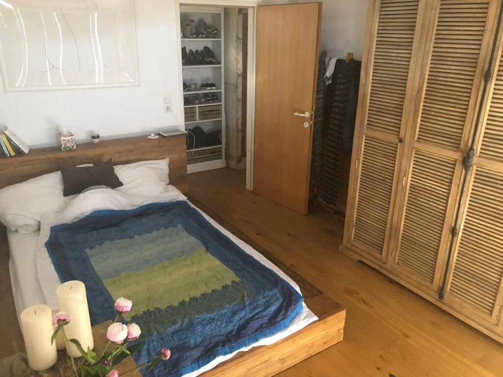 with large wardrobe and chest of drawers | © Karin Hollenstein