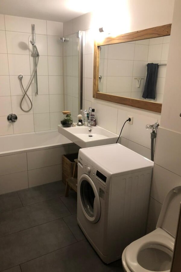 with tub and washing machine | © Karin Hollenstein