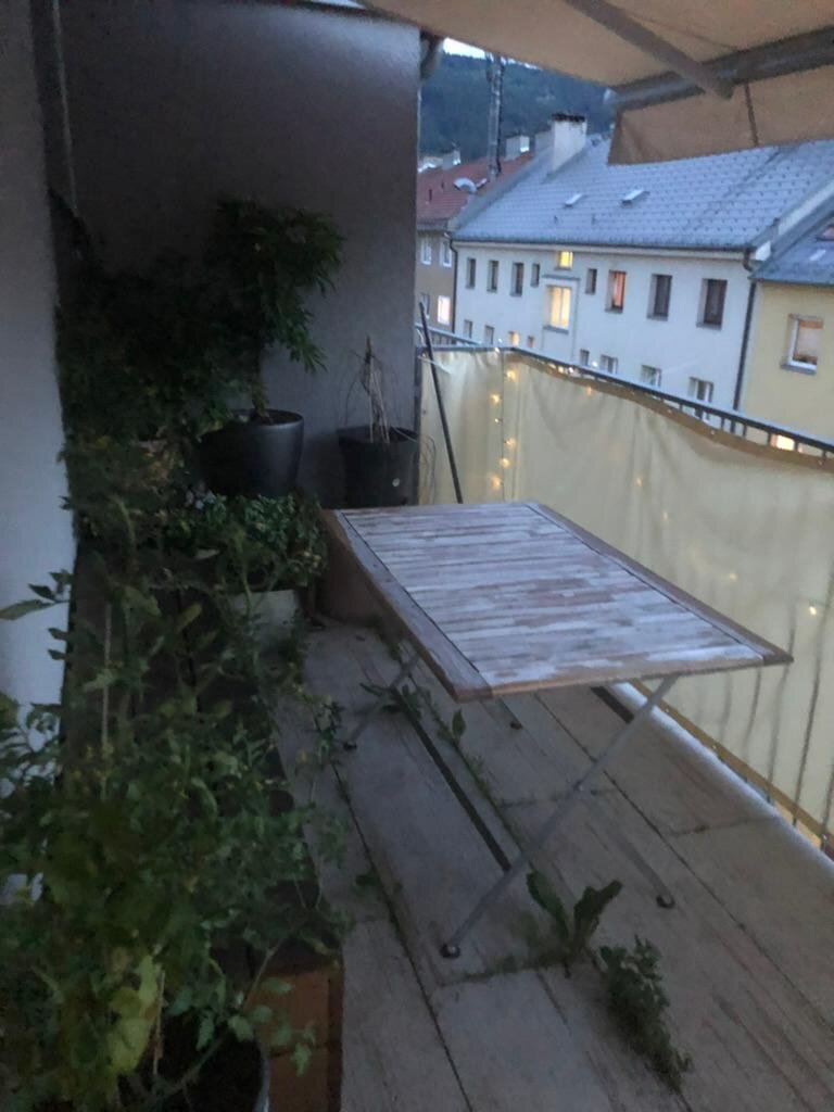 with awning and privacy screen | © Karin Hollenstein