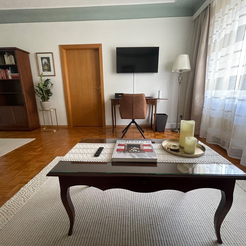 Bright living room with parquet floor – 2-room apartment for short-term rental & temporary housing for 1 to 6 months in Vienna