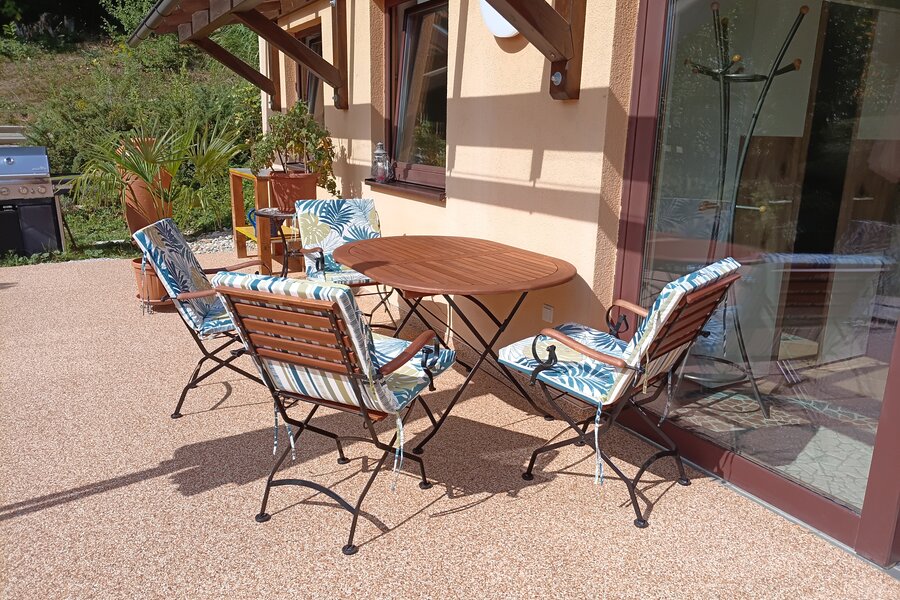 Sonnige Terrasse mit Gartenmöbel: 3-Zimmer Wohnung zur Kurzzeitmiete & Wohnen auf Zeit für 1 bis 6 Monate in Graz