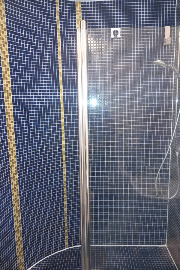 Badezimmer-Dusche