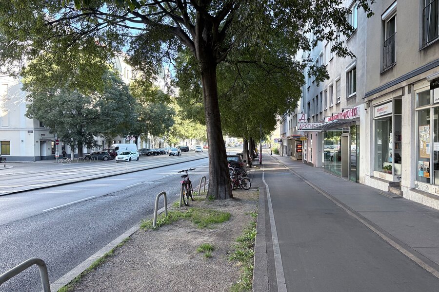 Straße vor dem Haus | © the street in front of the building