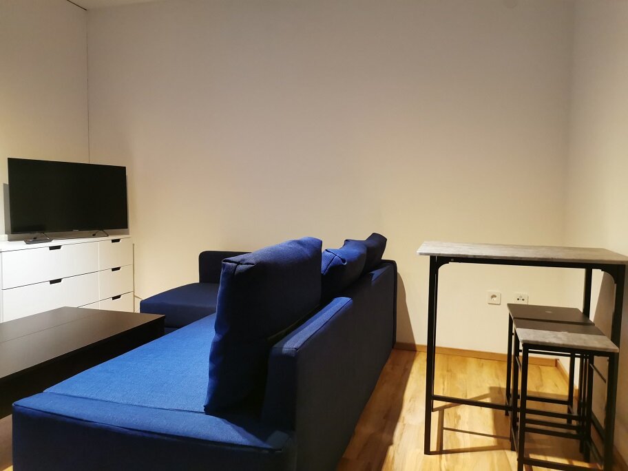Möbliertes 1-Zimmer Apartment mit Couch, TV & Esstisch – Kurzzeitmiete & Wohnen auf Zeit für 1 bis 6 Monate in Graz