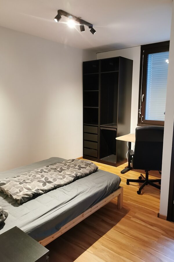 Schlafzimmer & Schreibtisch