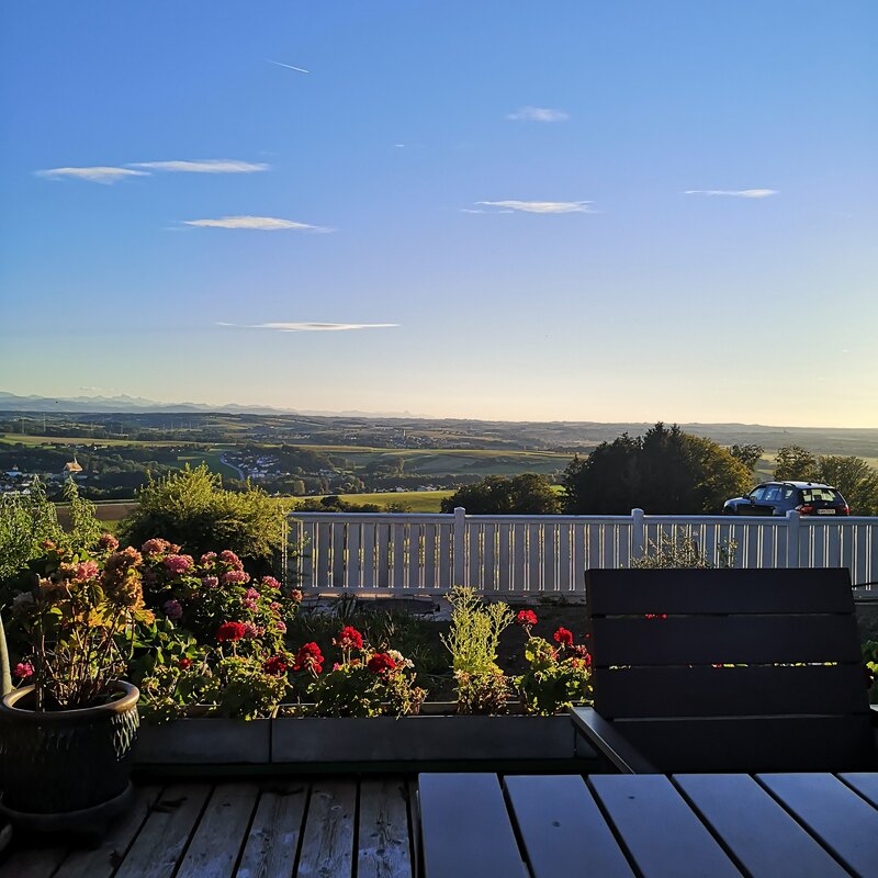 Sunny terrace with panoramic view – 1-room apartment for short-term rental & temporary housing for 1 to 6 months in Ardagger