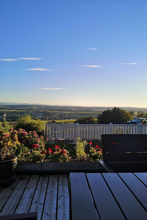 Sunny terrace with panoramic view – 1-room apartment for short-term rental & temporary housing for 1 to 6 months in Ardagger