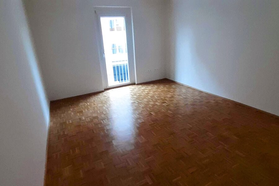 Living- Sleeping Room