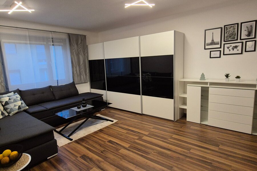 Wohn- / Schlafzimmer II