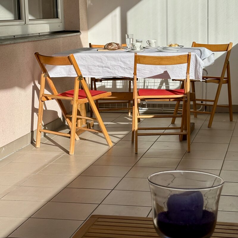 Esstisch auf Loggia