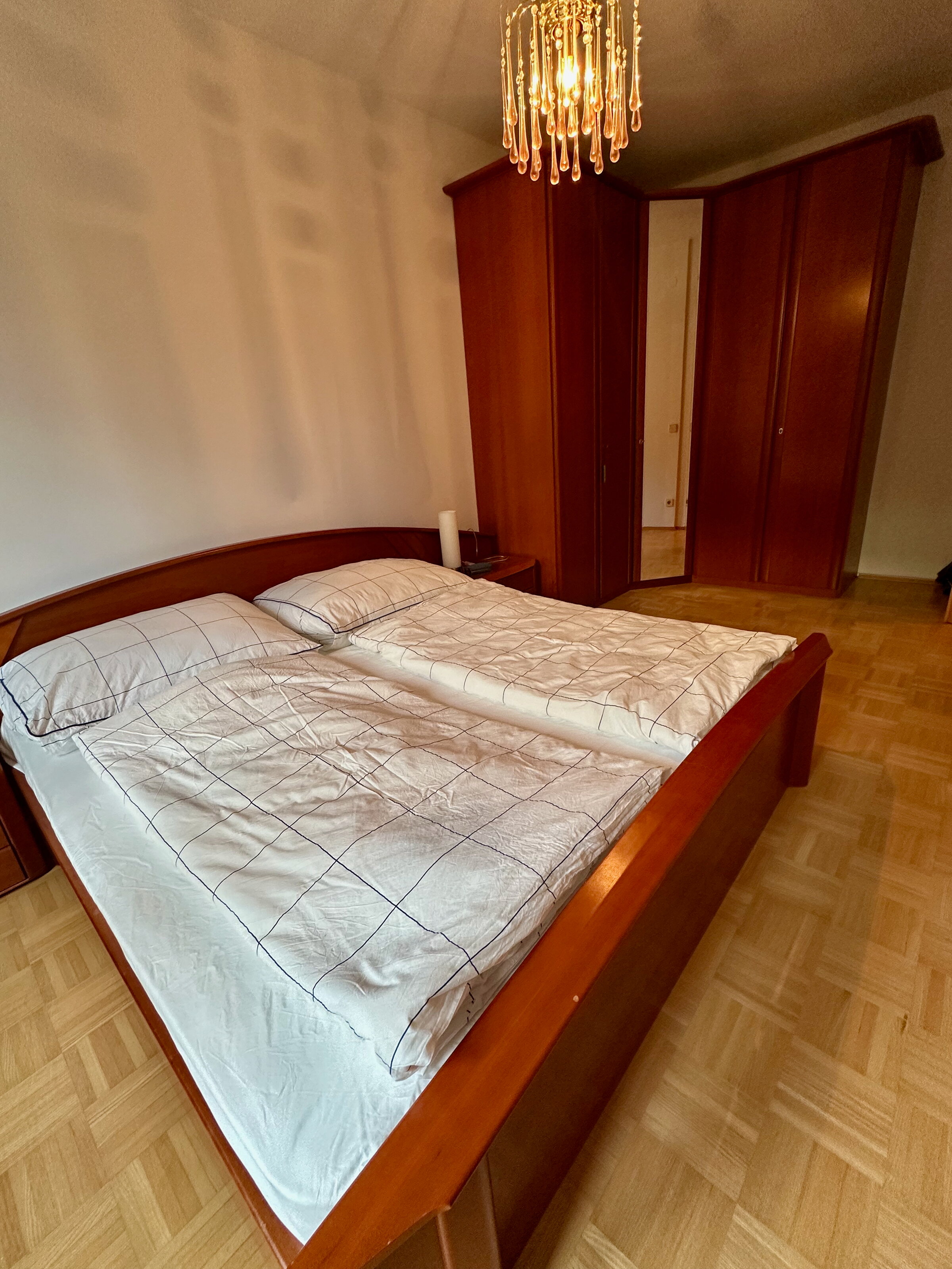 Schlafzimmer 1