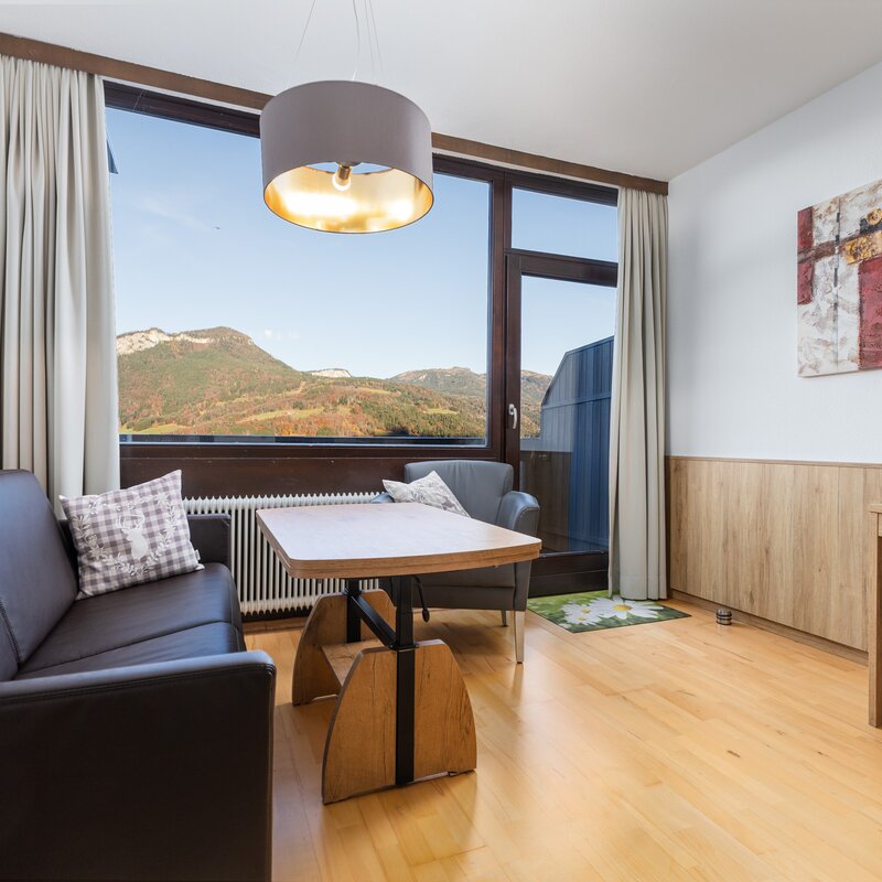 Wohnzimmer mit Bergblick