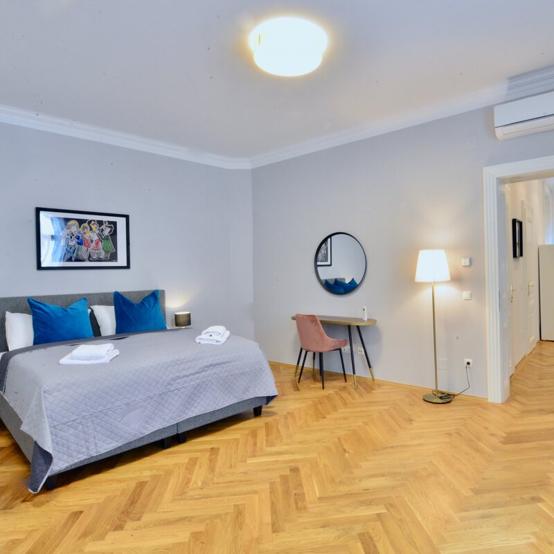 Master-Bedroom right