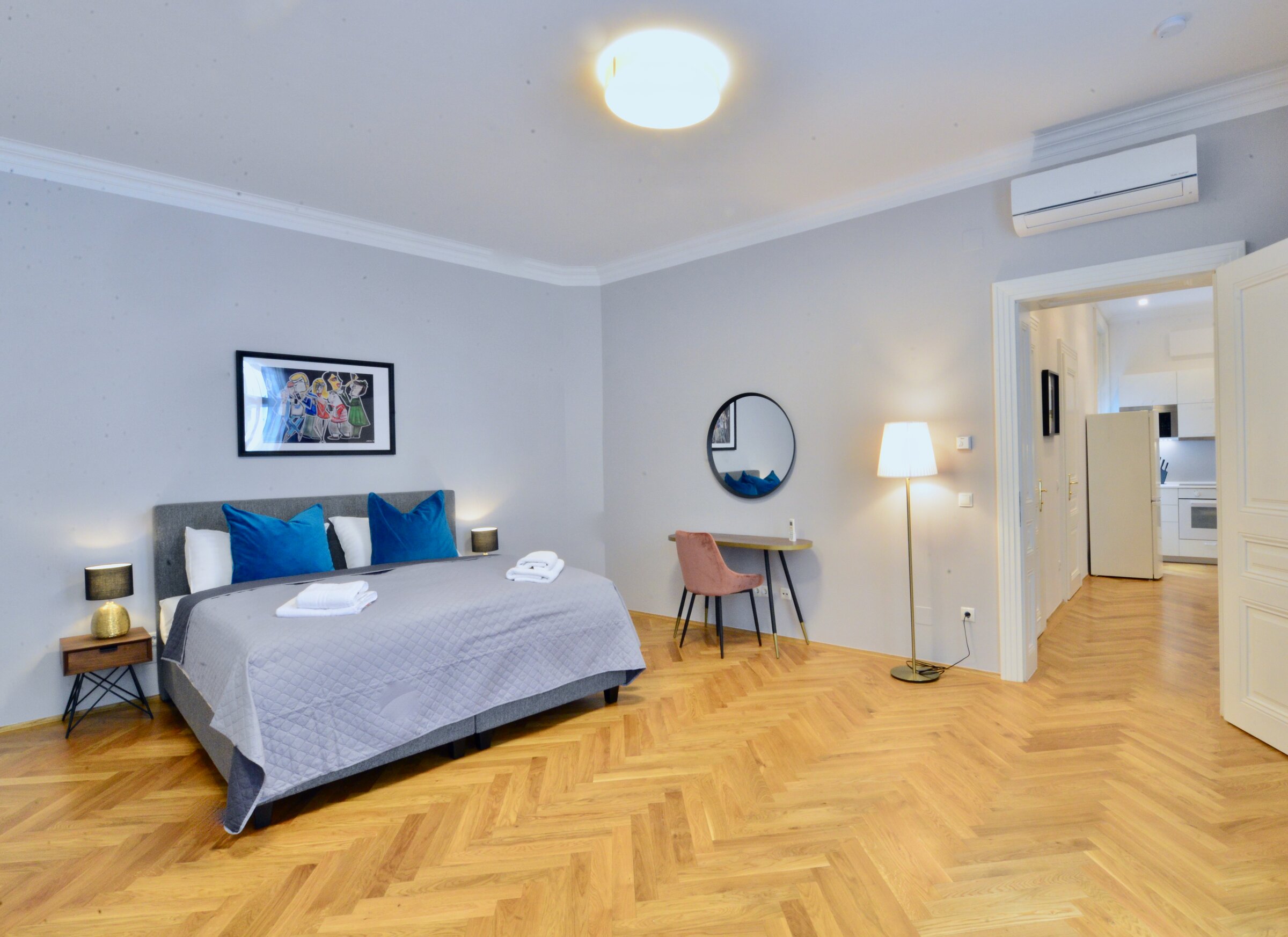 Master-Bedroom right