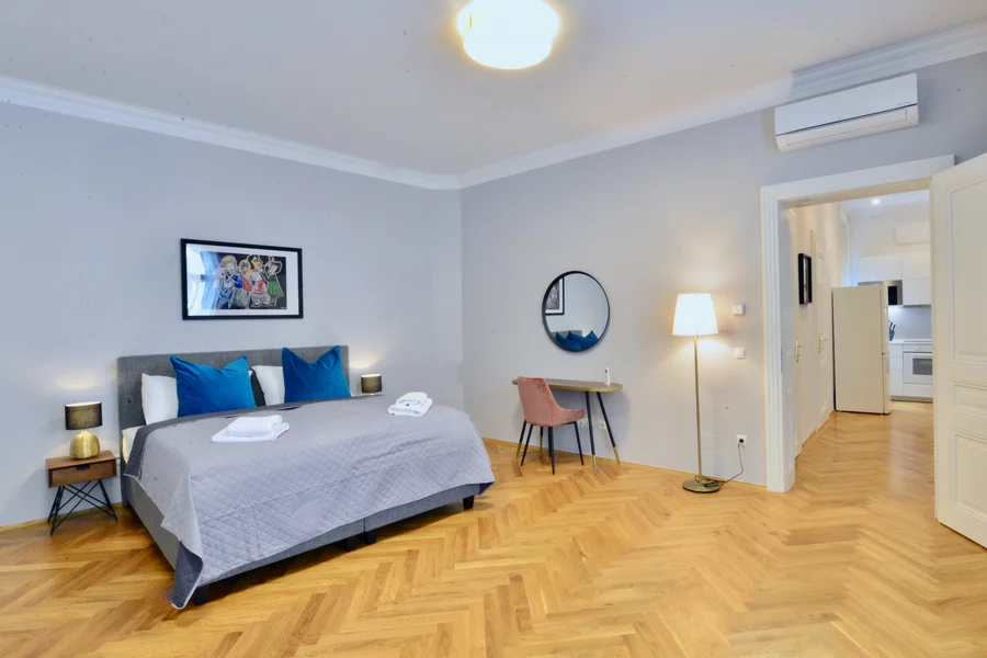 Master-Bedroom rechts