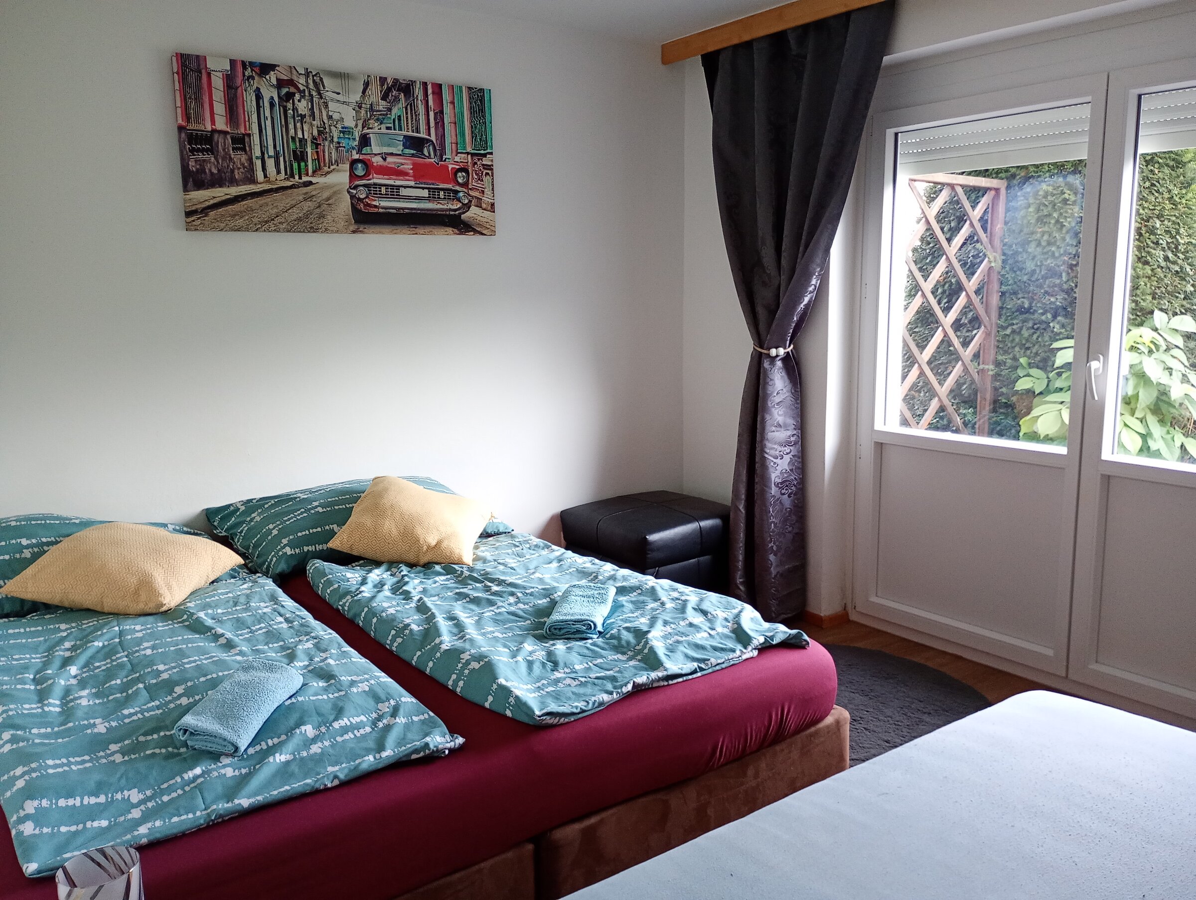 Helles Schlafzimmer im 2-Zimmer-Appartement mit Gartenzugang – Kurzzeitmiete & Wohnen auf Zeit für 1 bis 6 Monate in Faak am See