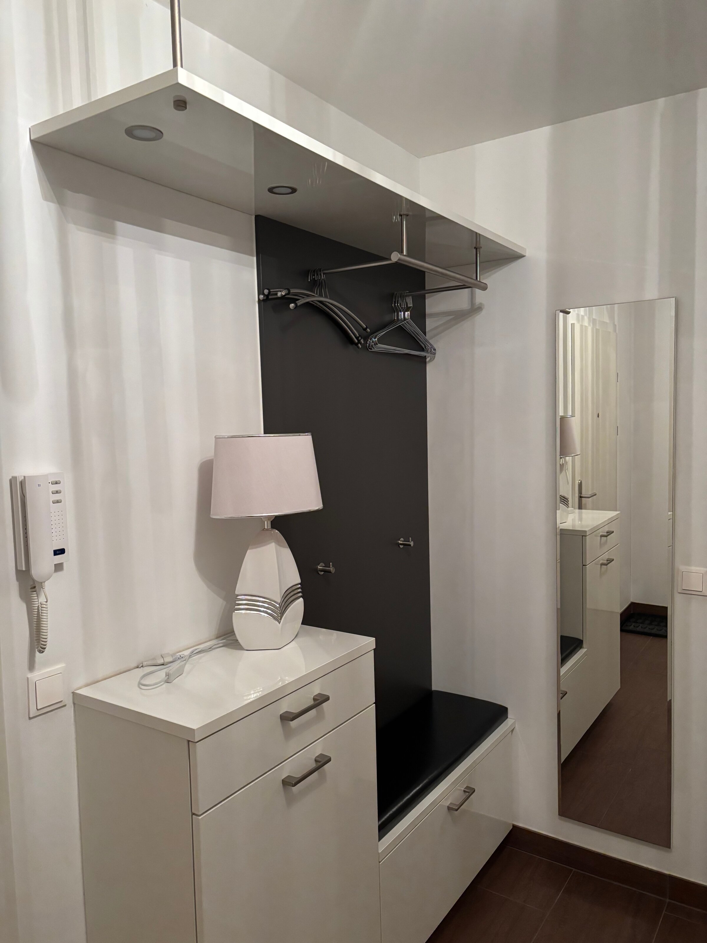 Garderobe im Vorraum | © Verena Bauer