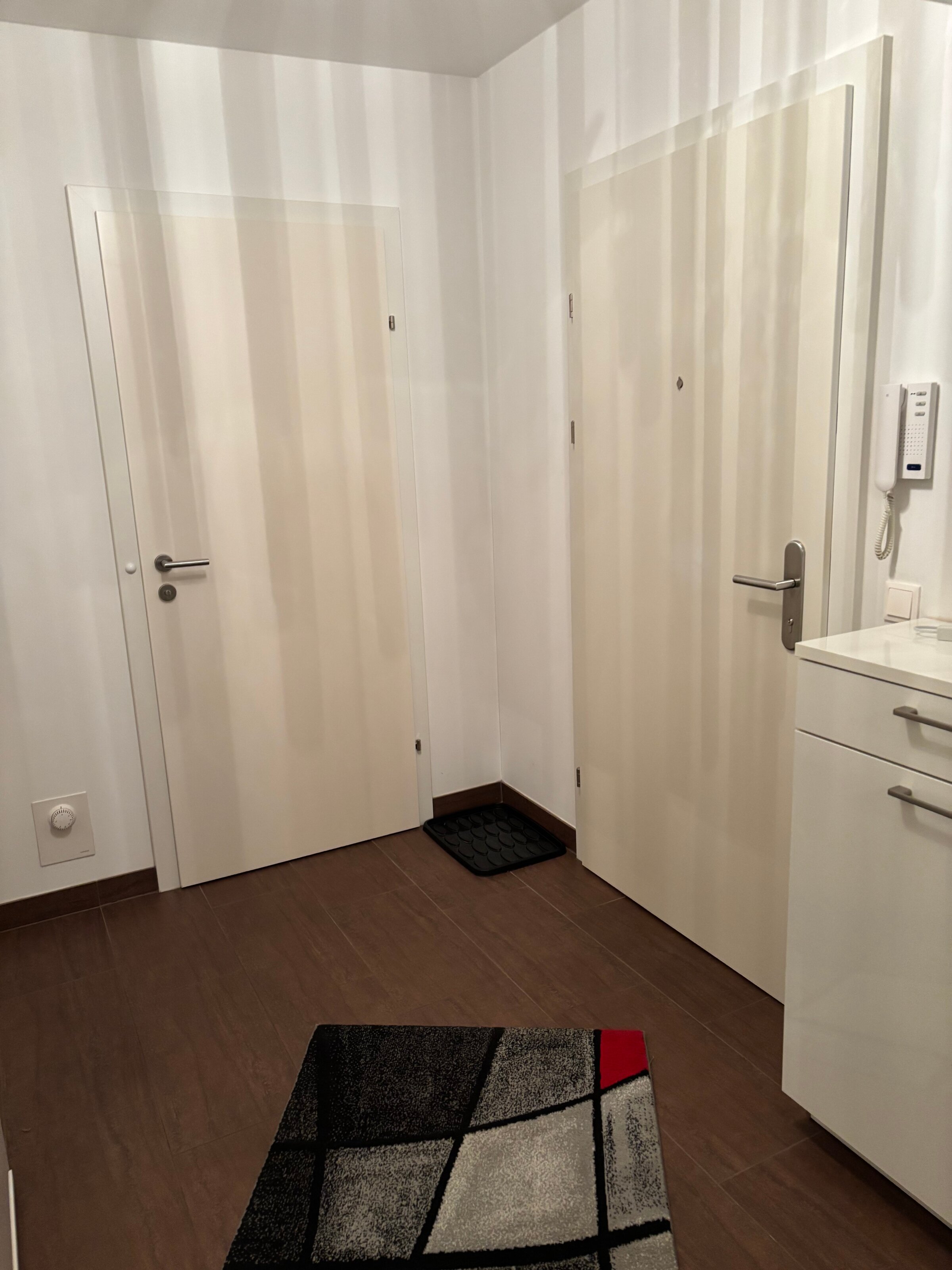 Vorraum mit Eingangstüre | © Verena Bauer