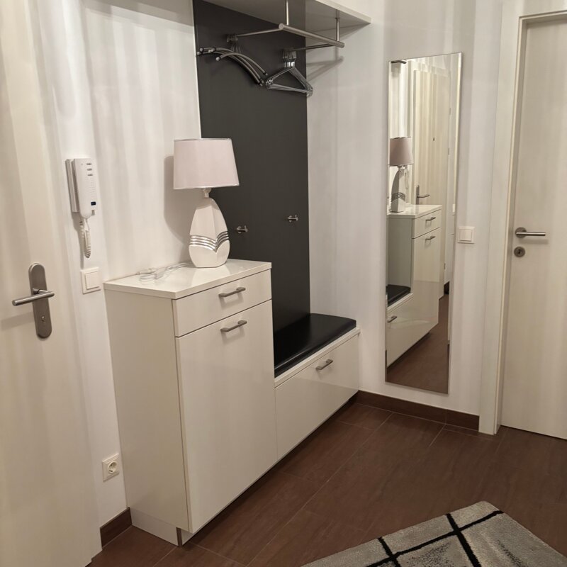 Garderobe mit Spiegel | © Verena Bauer