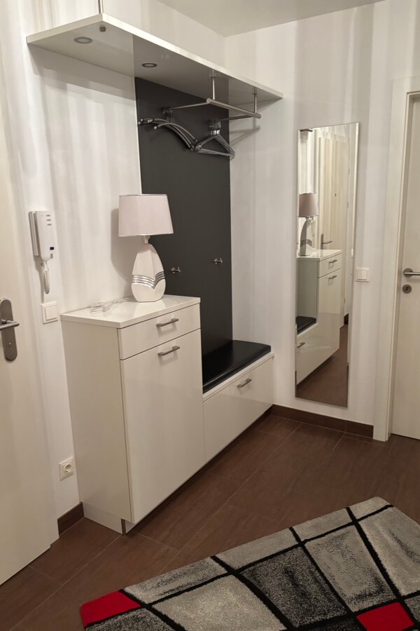 Garderobe mit Spiegel | © Verena Bauer