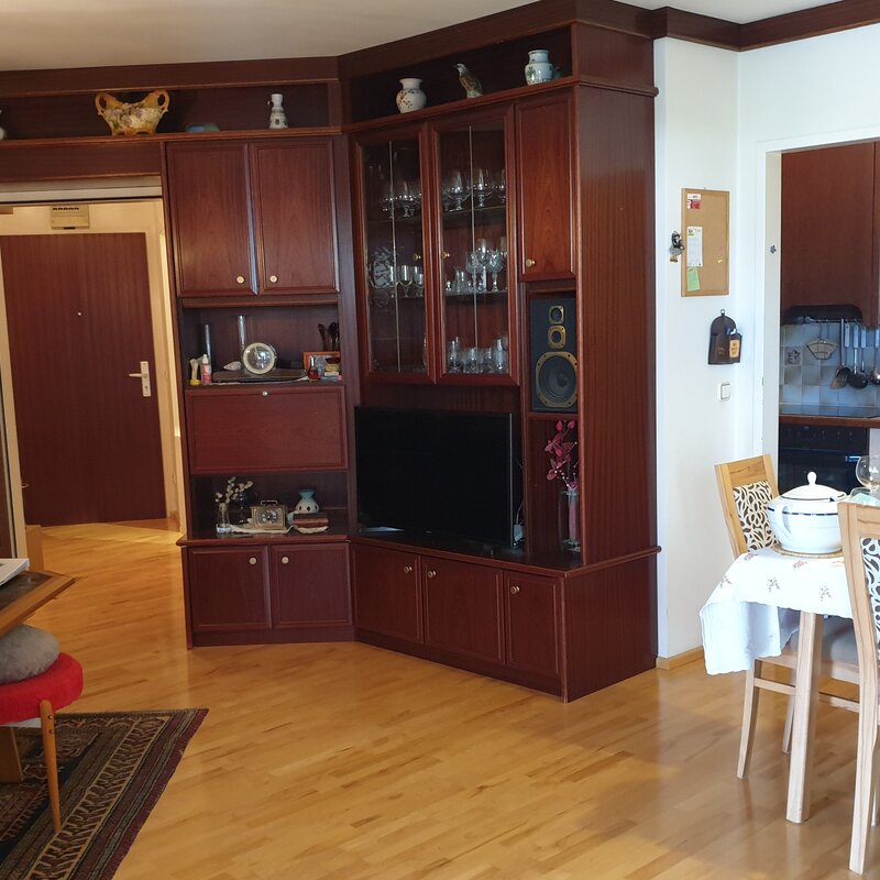 Wohnzimmer mit Blick zum Vorzimmer