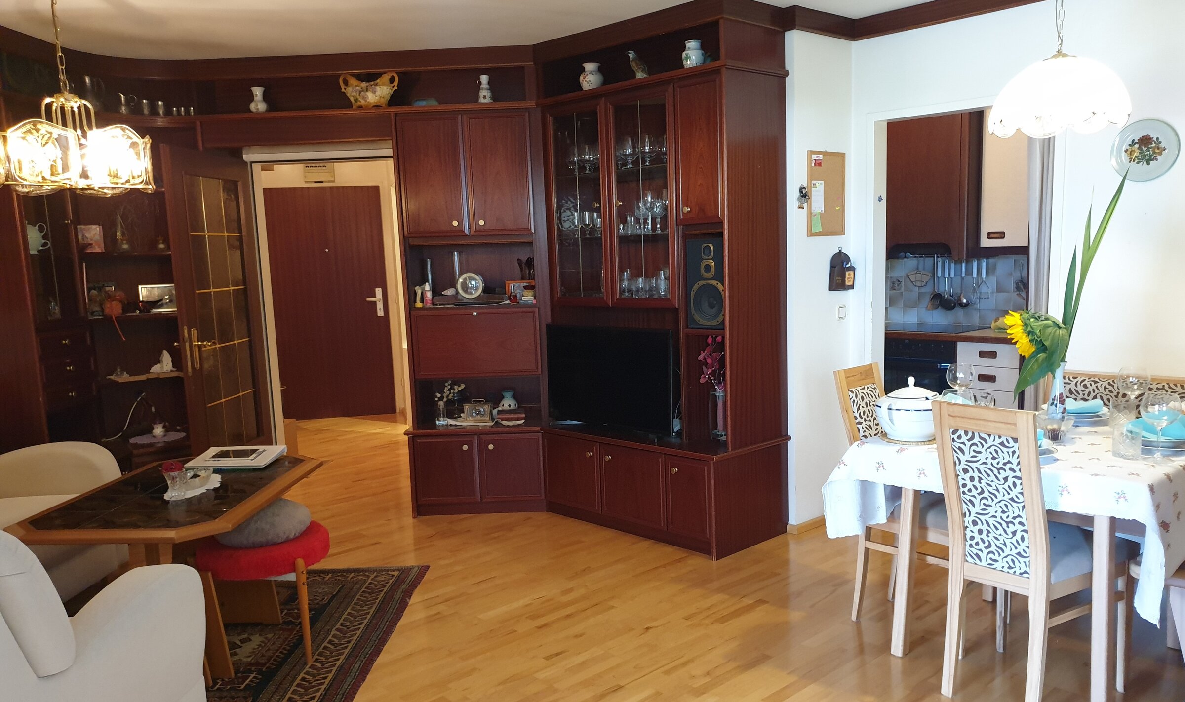 Wohnzimmer mit Blick zum Vorzimmer