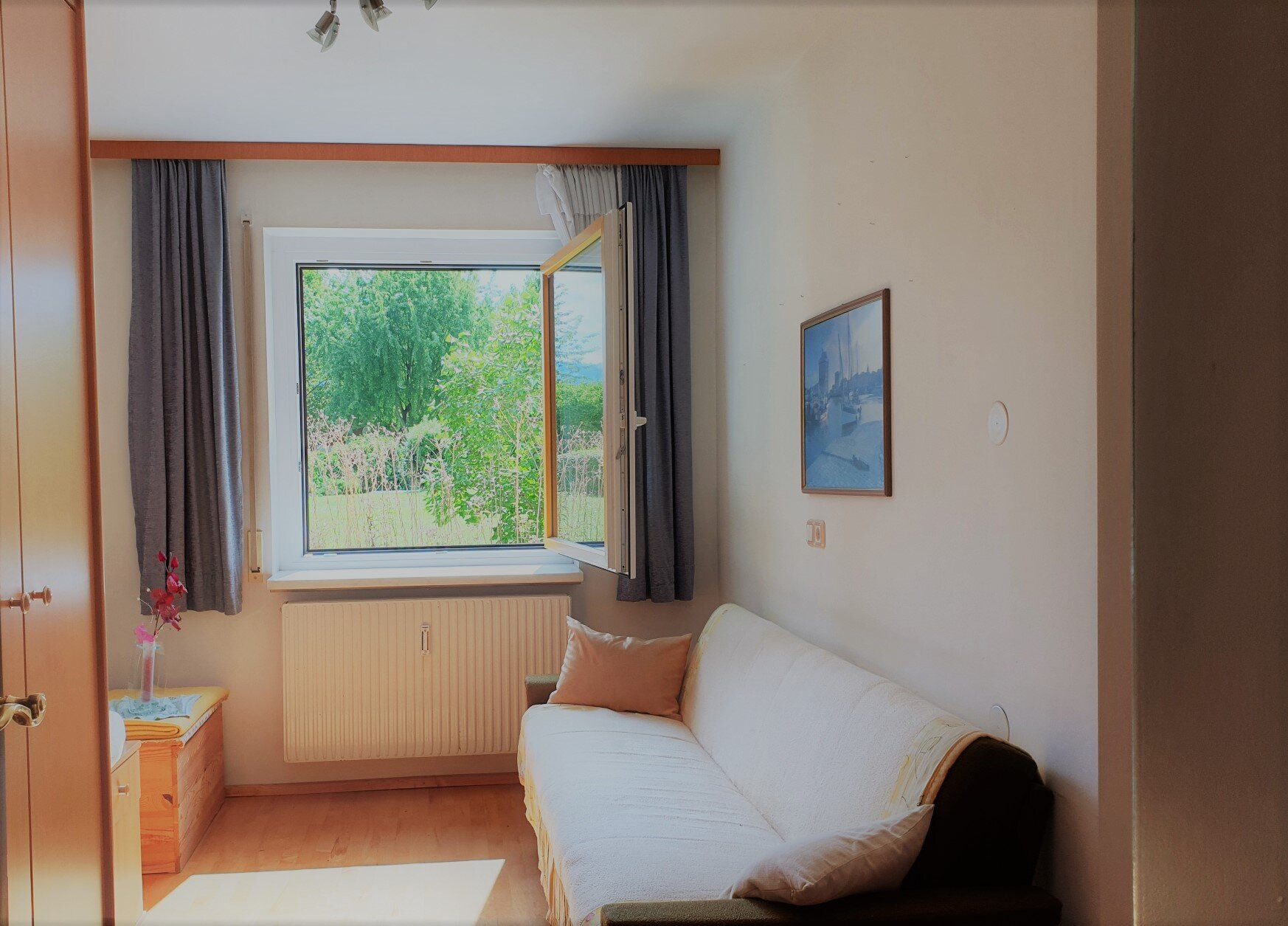 Gäste- oder Kinderzimmer mit Ausblick