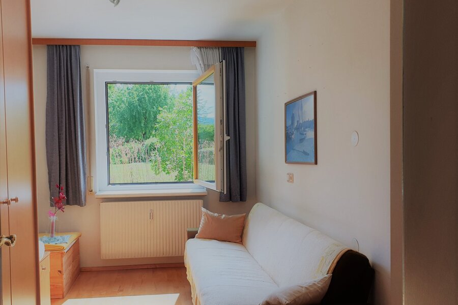 Gäste- oder Kinderzimmer mit Ausblick