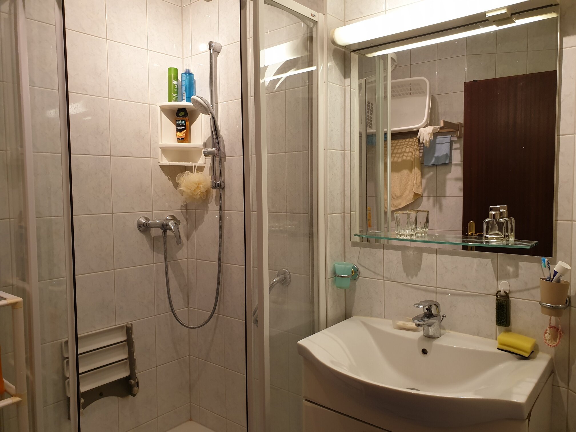 Badezimmer mit Dusche