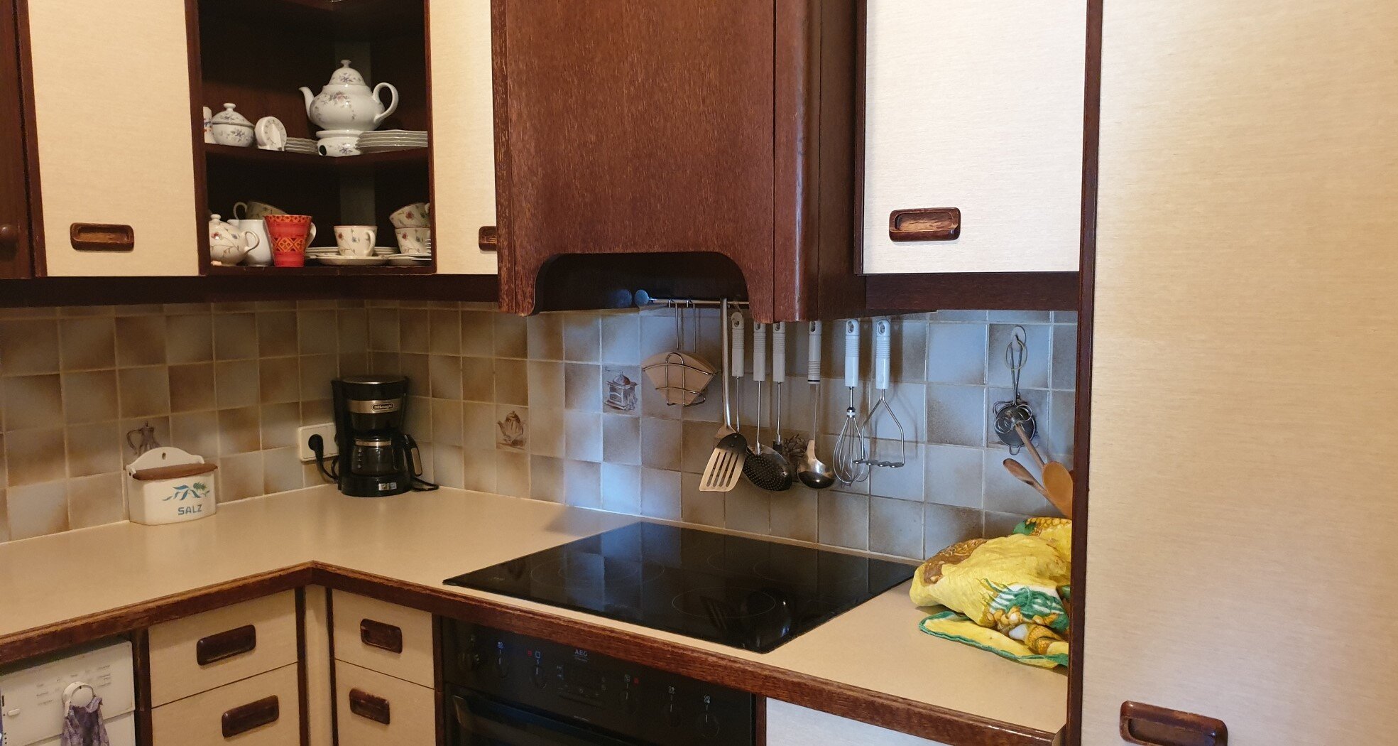 Küche mit Vorratsraum