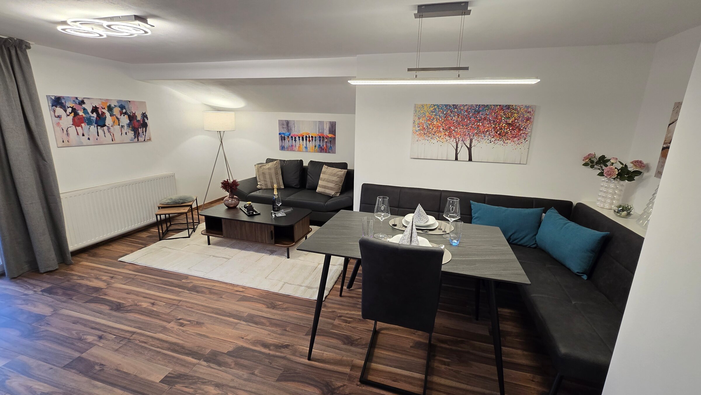 Bright living-dining area, modern furnishings – 2-room apartment, short-term rental & temporary housing for 1 to 6 months, Salzburg