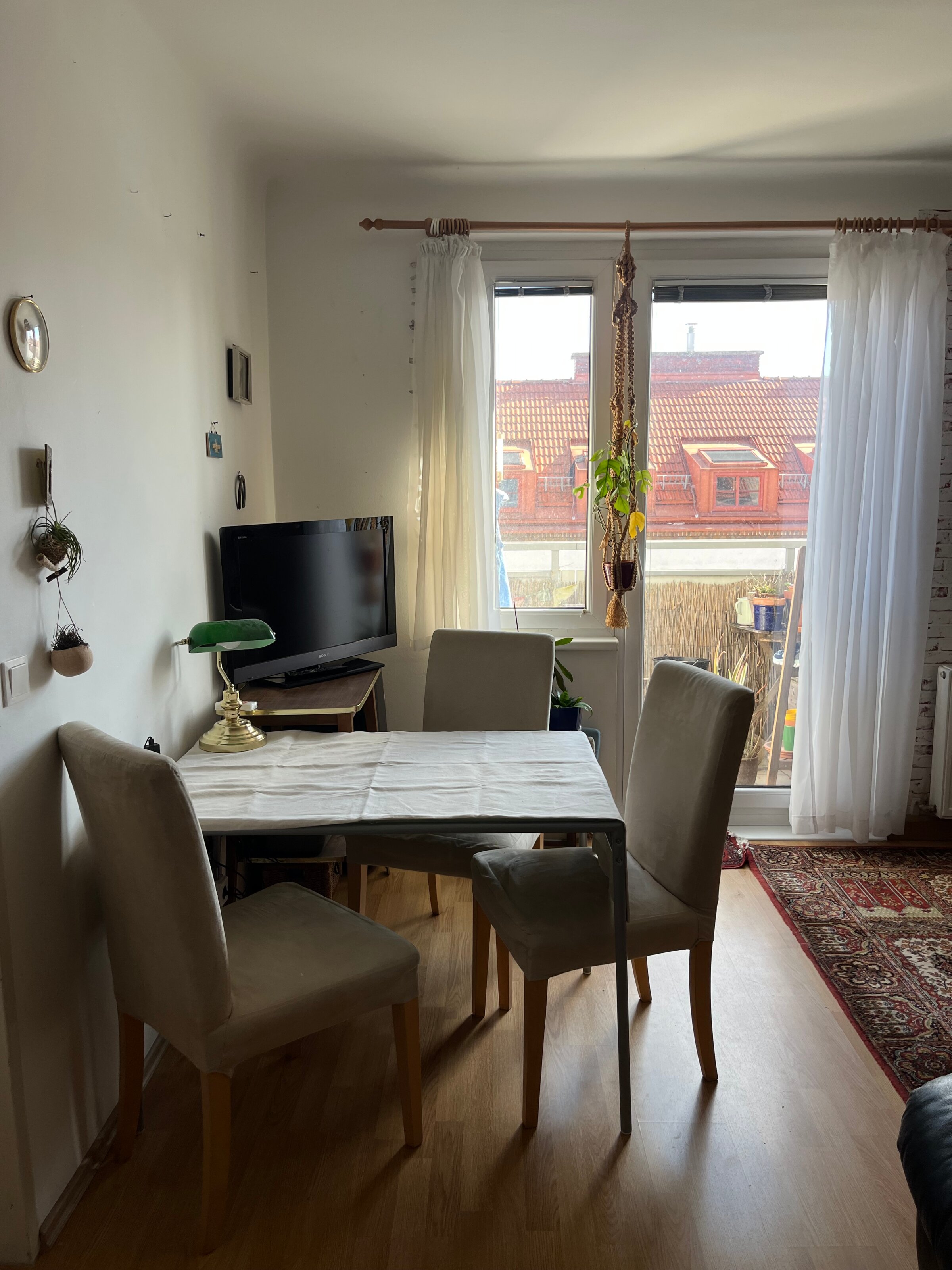 Living room with dinner table, sight to balcony