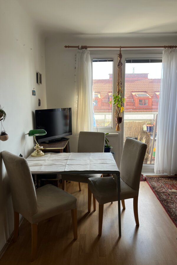 Living room with dinner table, sight to balcony