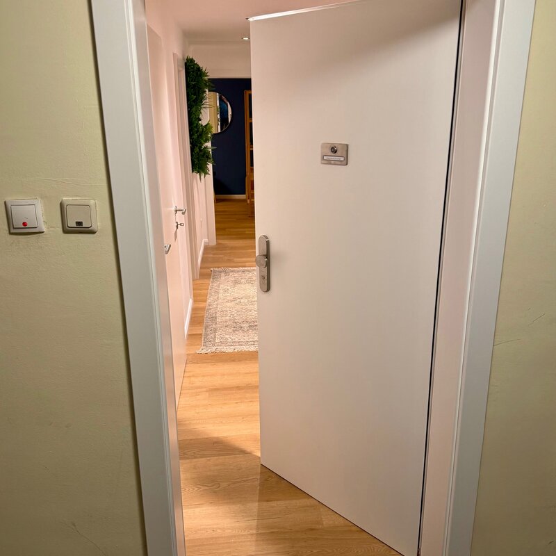 EINGANG im STIEGENHAUS (Ebenerdig)