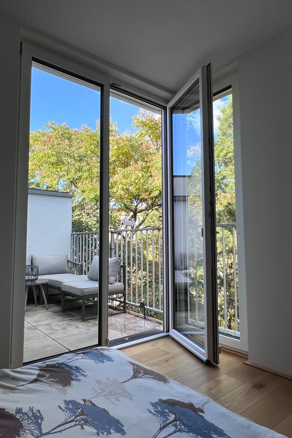 Bright bedroom with balcony access – 2-room apartment, short-term rental & temporary housing for 1 to 6 months, Vienna