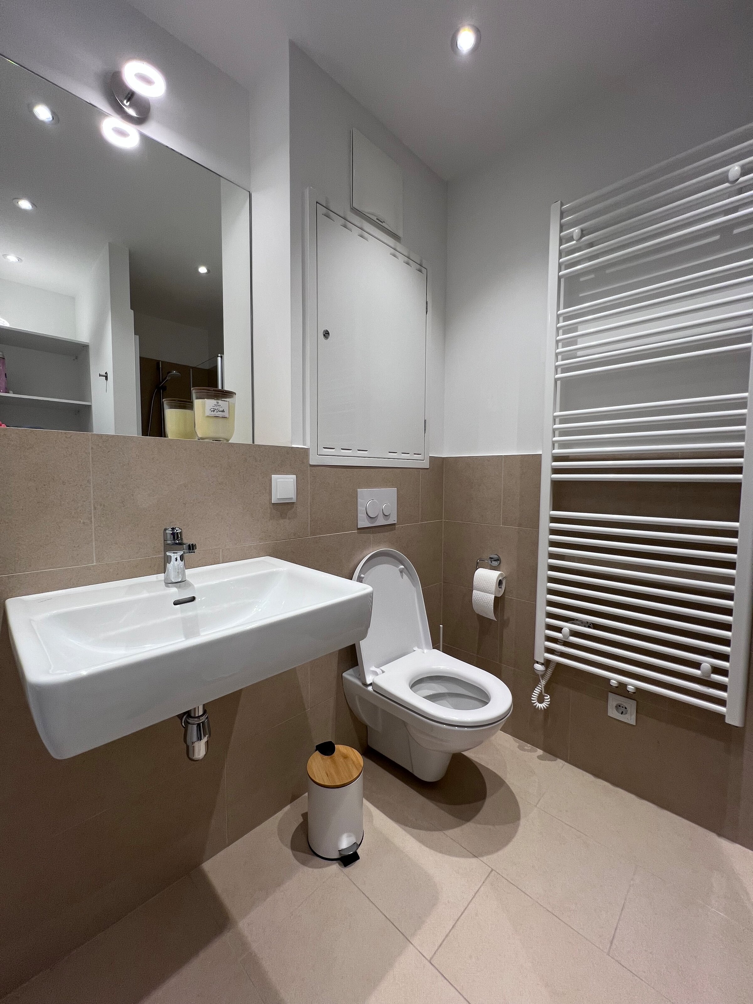 Bathroom/toilet