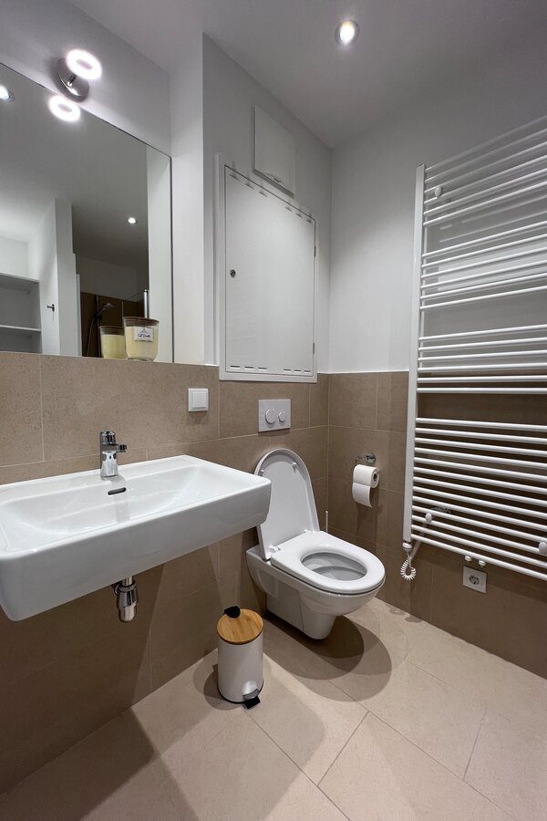 Bathroom/toilet