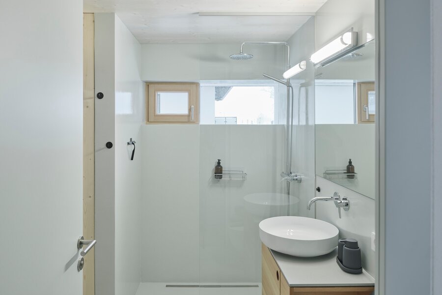 Badezimmer mit Dusche | © David Schreyer