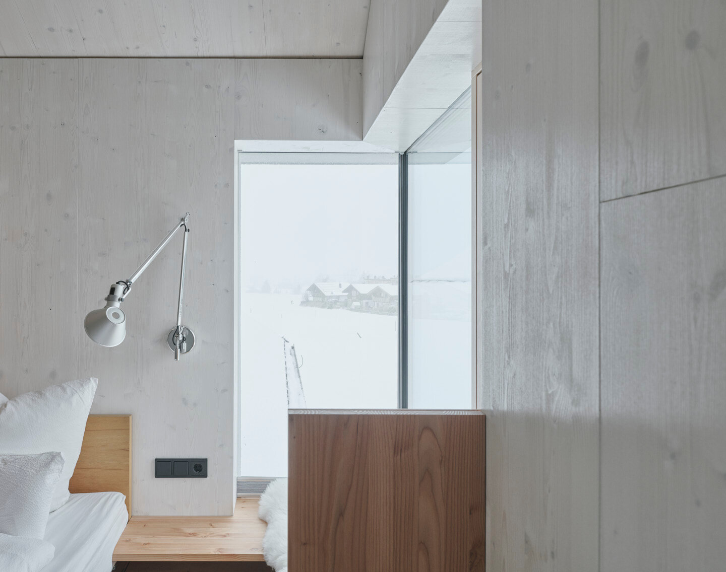 Schlafzimmer 1 mit Badezimmer | © David Schreyer