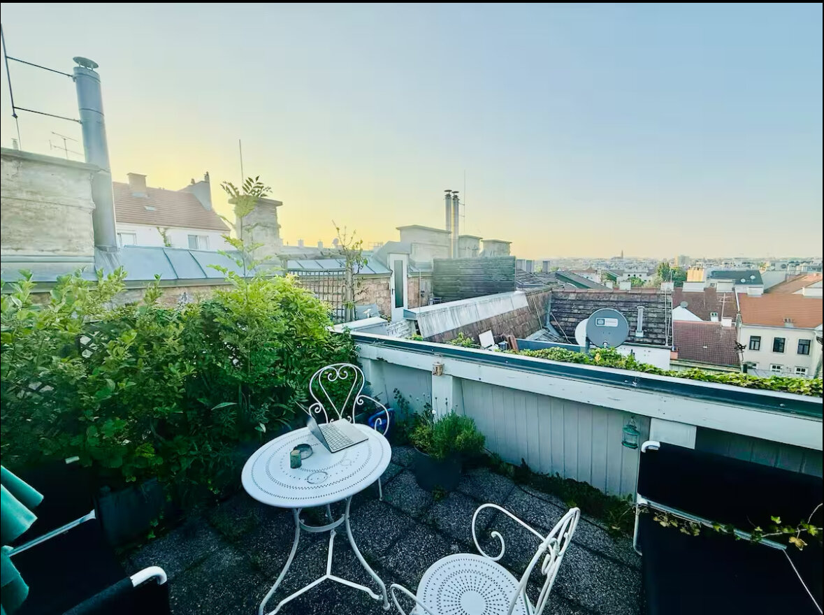 Dachterrasse mit Stadtblick: 1-Zimmer Wohnung, Kurzzeitmiete & Wohnen auf Zeit für 1 bis 6 Monate in Wien