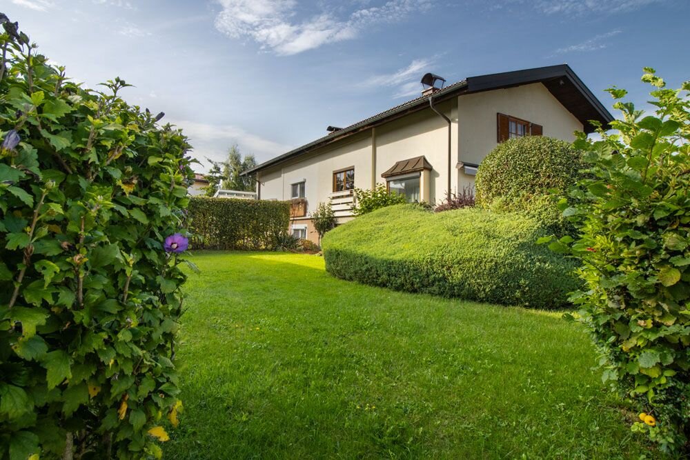 Süd-West Ansicht von Garten und Haus