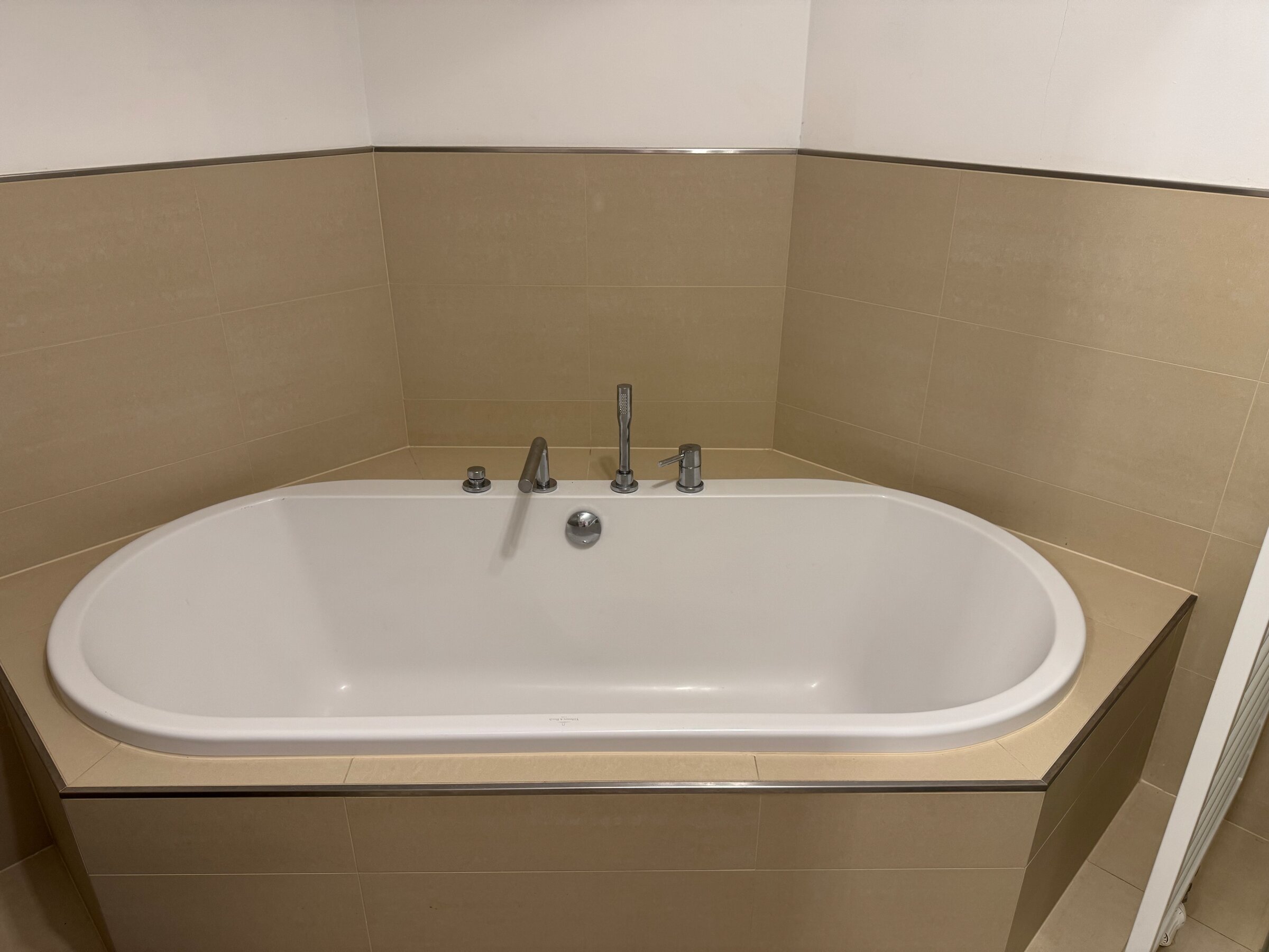 Bathtub 