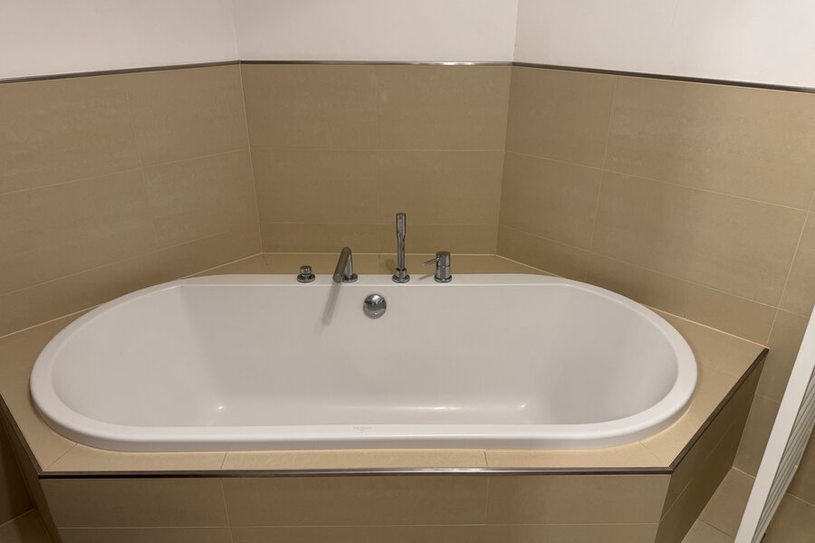 Bathtub 