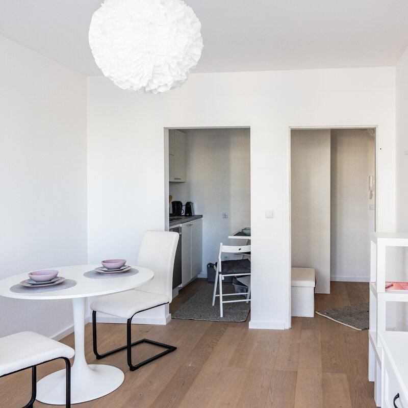 Blick Richtung Küche und Vorraum