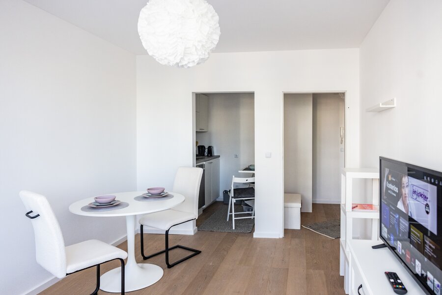 Blick Richtung Küche und Vorraum