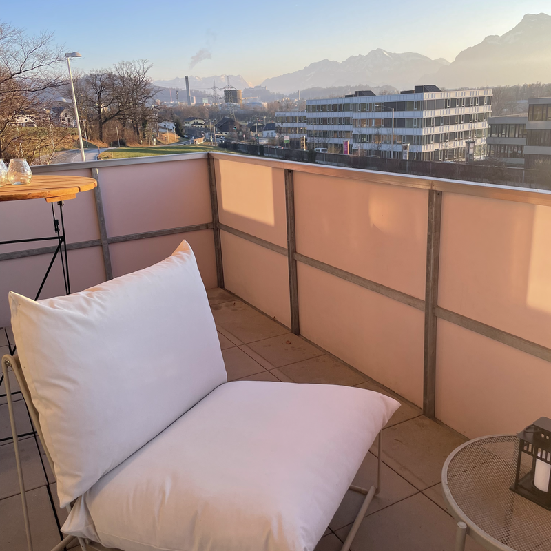 Balcony with mountain panorama – 2-room apartment, short-term rental & temporary housing for 1 to 6 months in Bergheim | © Gabriele Möbius