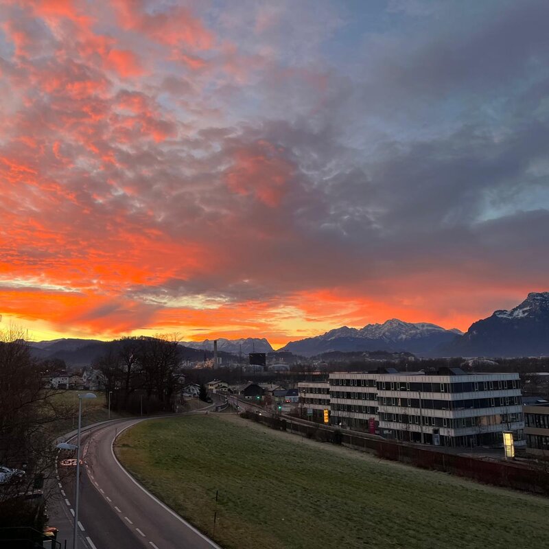 Sunset over the Alps: 2-room apartment for short-term rental in Bergheim – temporary housing for 1 to 6 months.