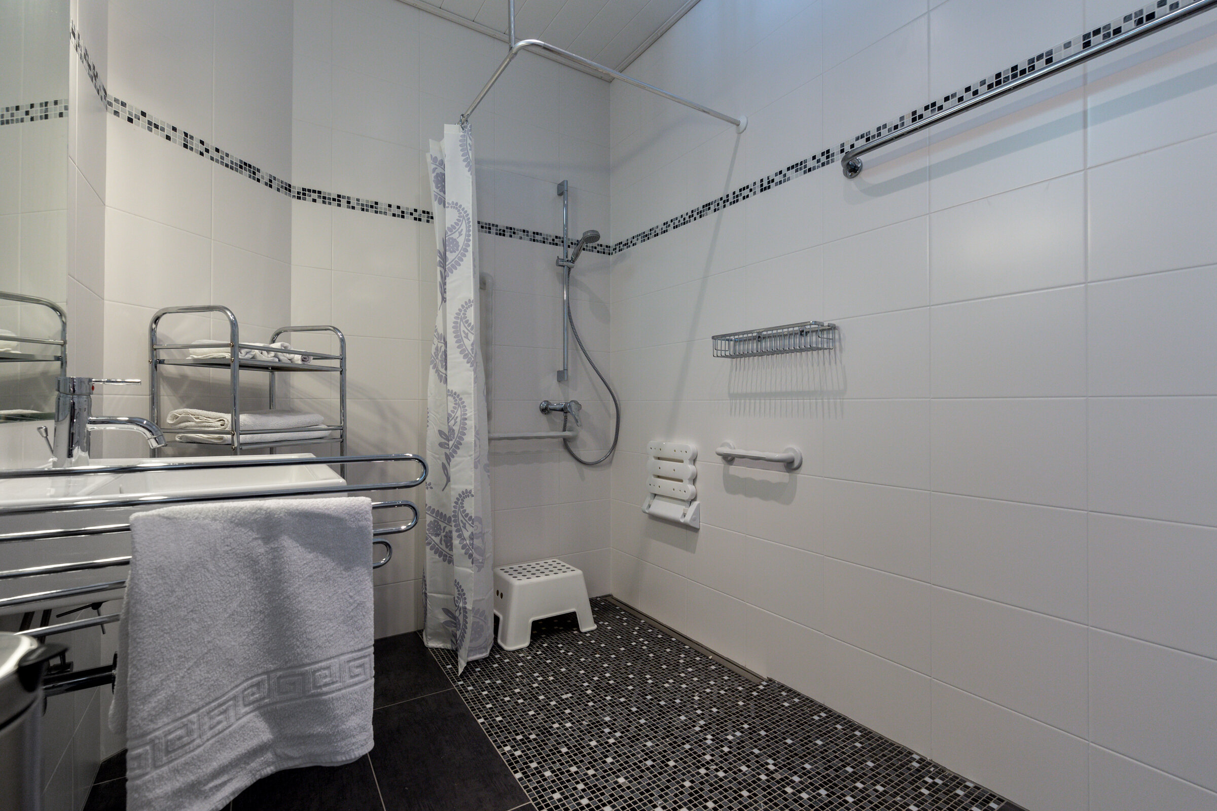 Bad mit barrierefreier Dusche