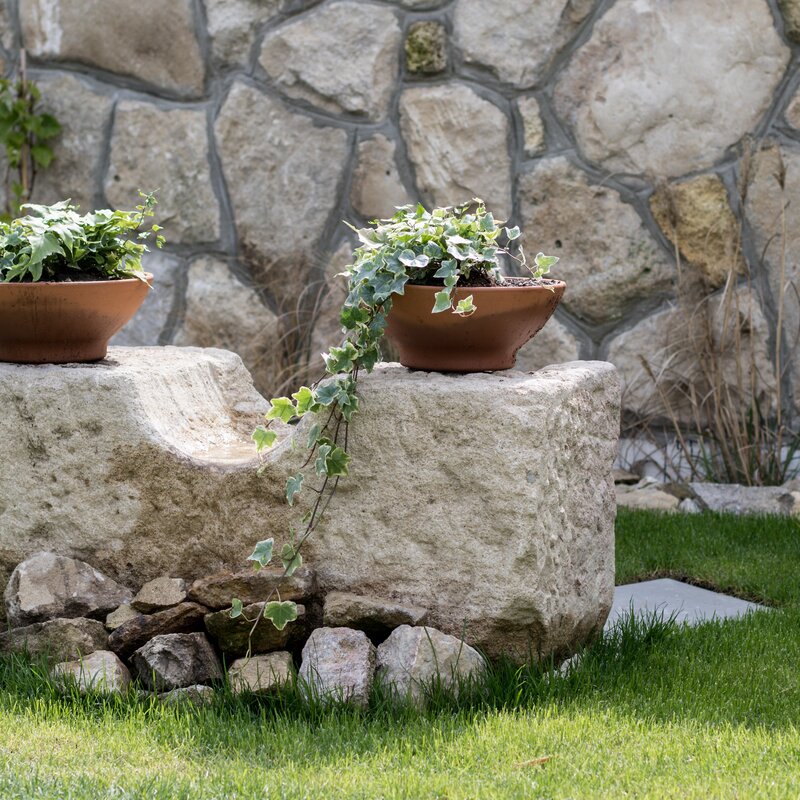 spudelnder Brunnen im Innenhof