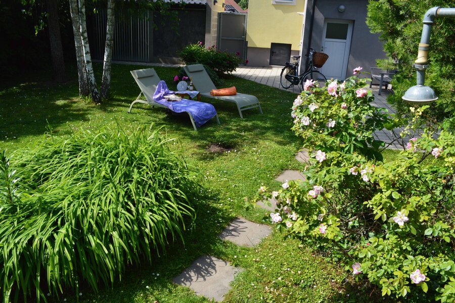 Garten mit Liegemöbel